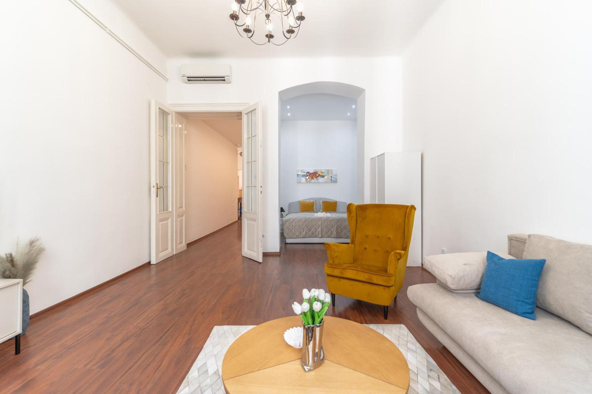 Deluxe And Cozy City Center Suite For 8Ppl 布达佩斯 外观 照片