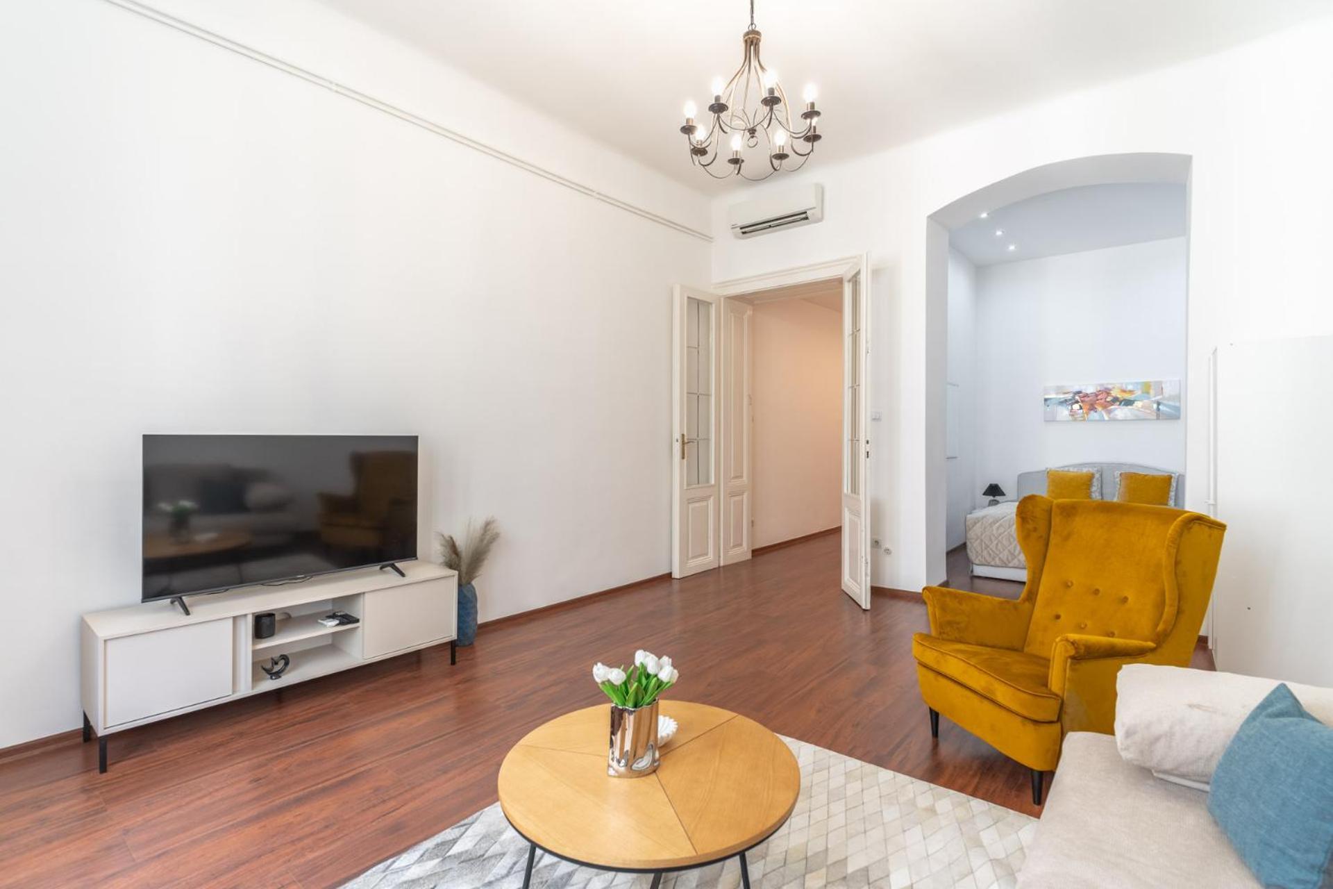 Deluxe And Cozy City Center Suite For 8Ppl 布达佩斯 外观 照片